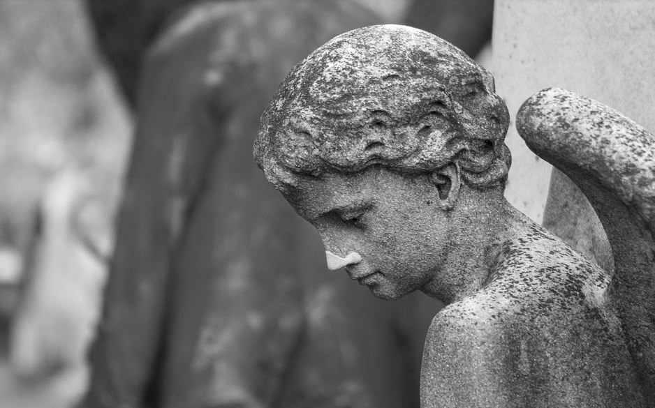 Why Families Still Choose Traditional Funeral Home Burial Services 