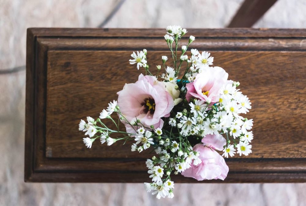 The Differences Between Caskets and Coffins